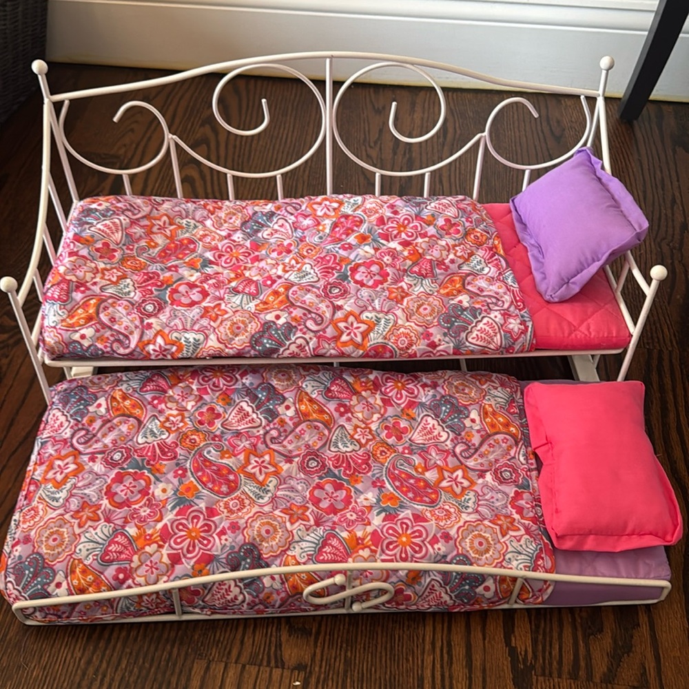 Doll bed